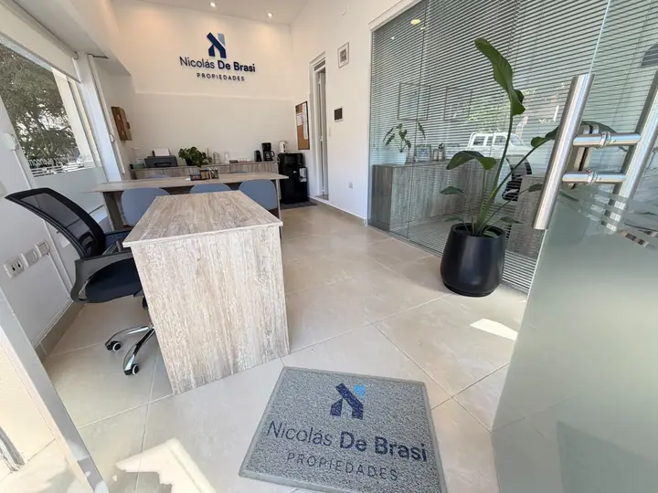 Recepción con alfombra de Nicolás De Brasi Propiedades
